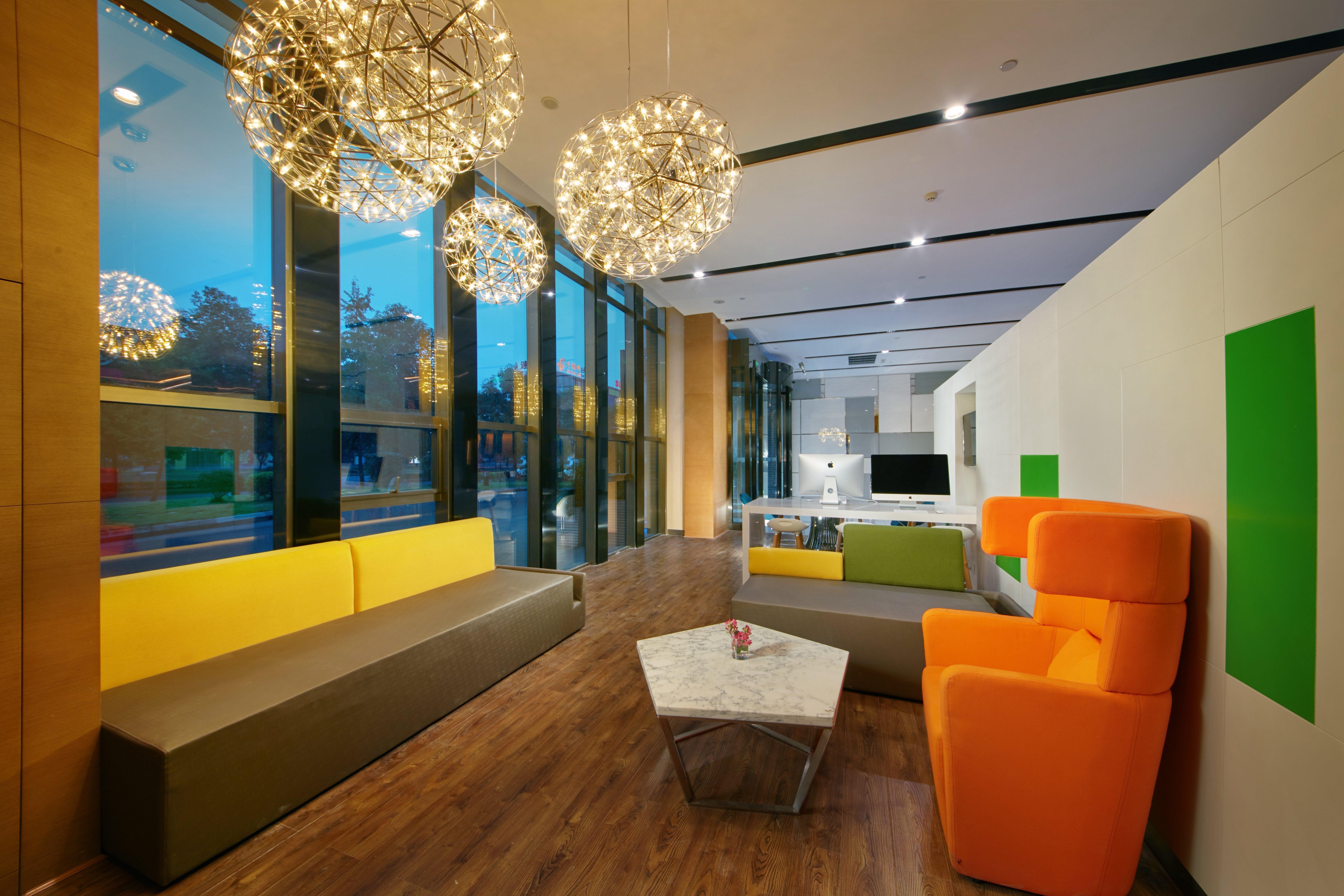 Holiday Inn Express Leshan City Square By Ihg High Speed Rail And Leshan Giant Buddha מראה חיצוני תמונה